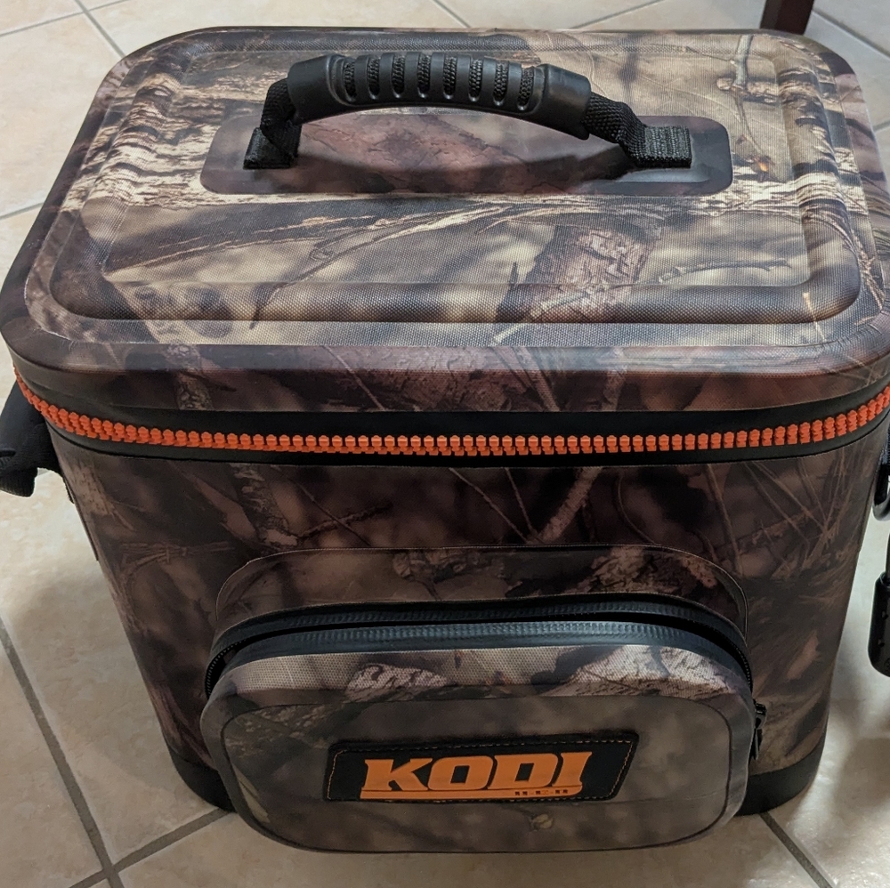 Kodi-Mossy Oak Elements Soft Side Cooler Bag